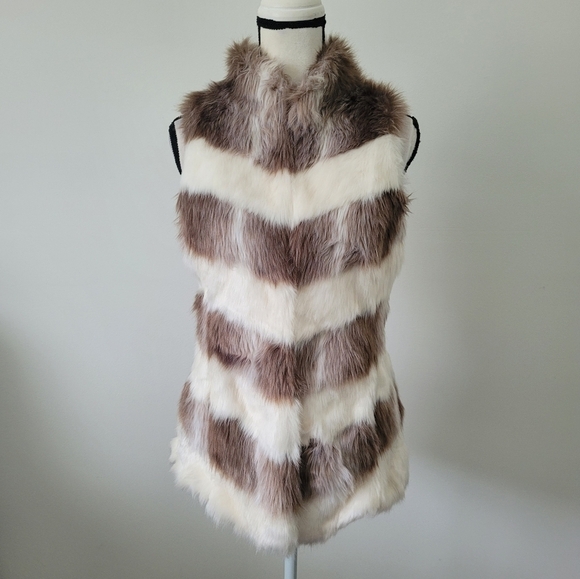 White House Black Market Faux Fur Chevro Striped Vest in brown and white Size SP - Picture 4 of 16